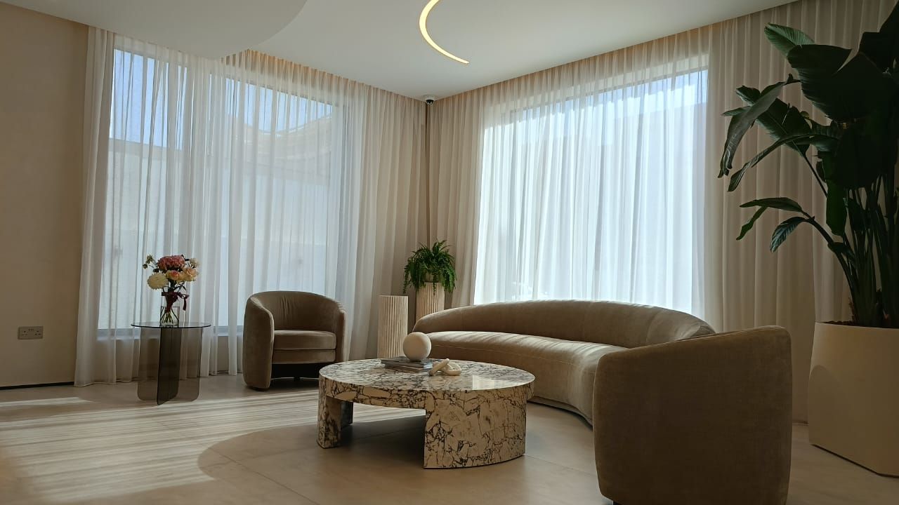 Double-Aspect Lounge